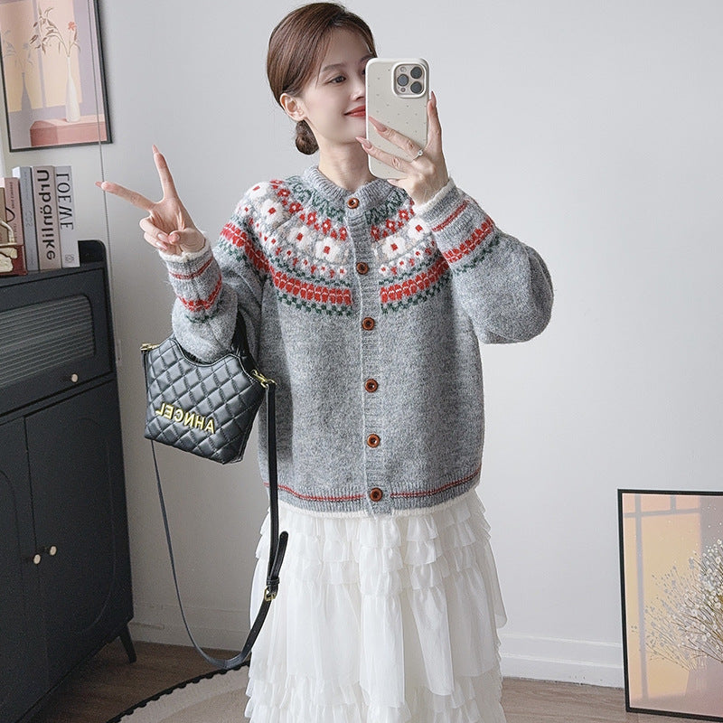 Loose round neck long sleeved sweater