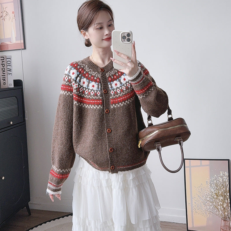 Loose round neck long sleeved sweater